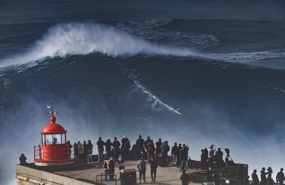 TUDOR AND NIC VON RUPP RIP IT UP IN NAZARÉ